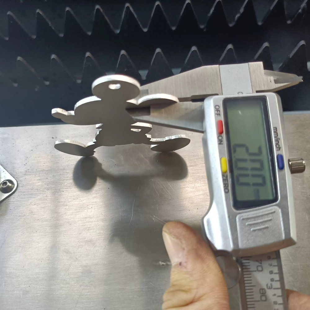 Découpeuse laser à fibre de qu - Industrial Laser Cutter For Metal avis et prix