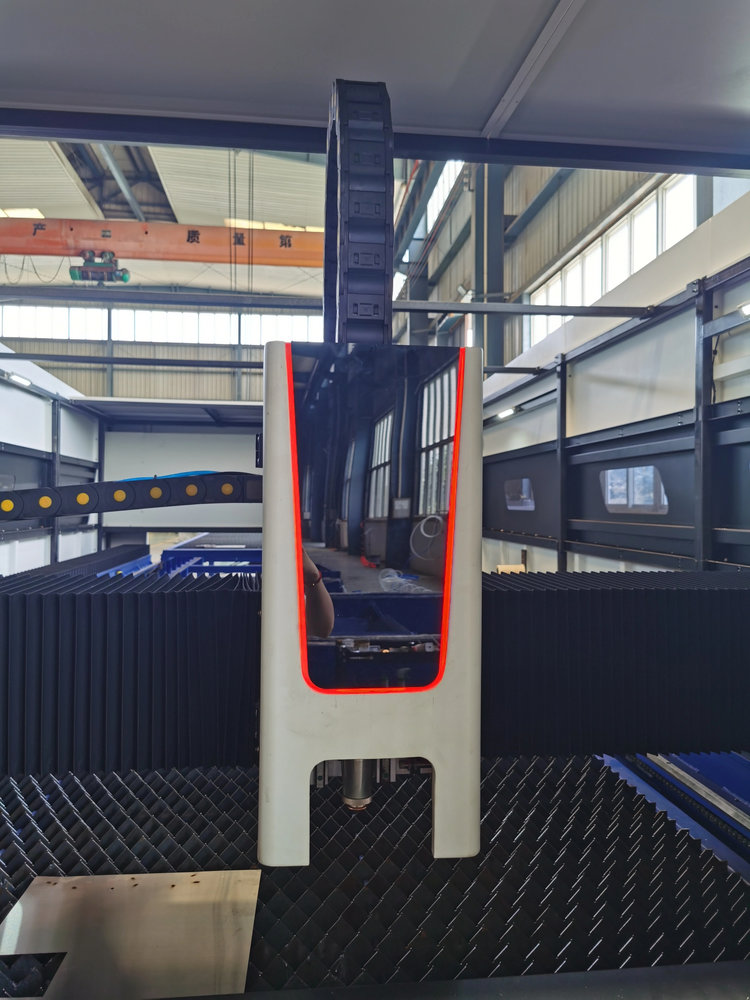 Machine de découpe laser à fib - Industrial Laser Uses avis et prix